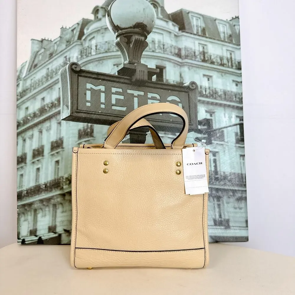 Coach C6494 X Jennifer Lopez Dempsey Tote 22 With Nyc Skyline In Cream